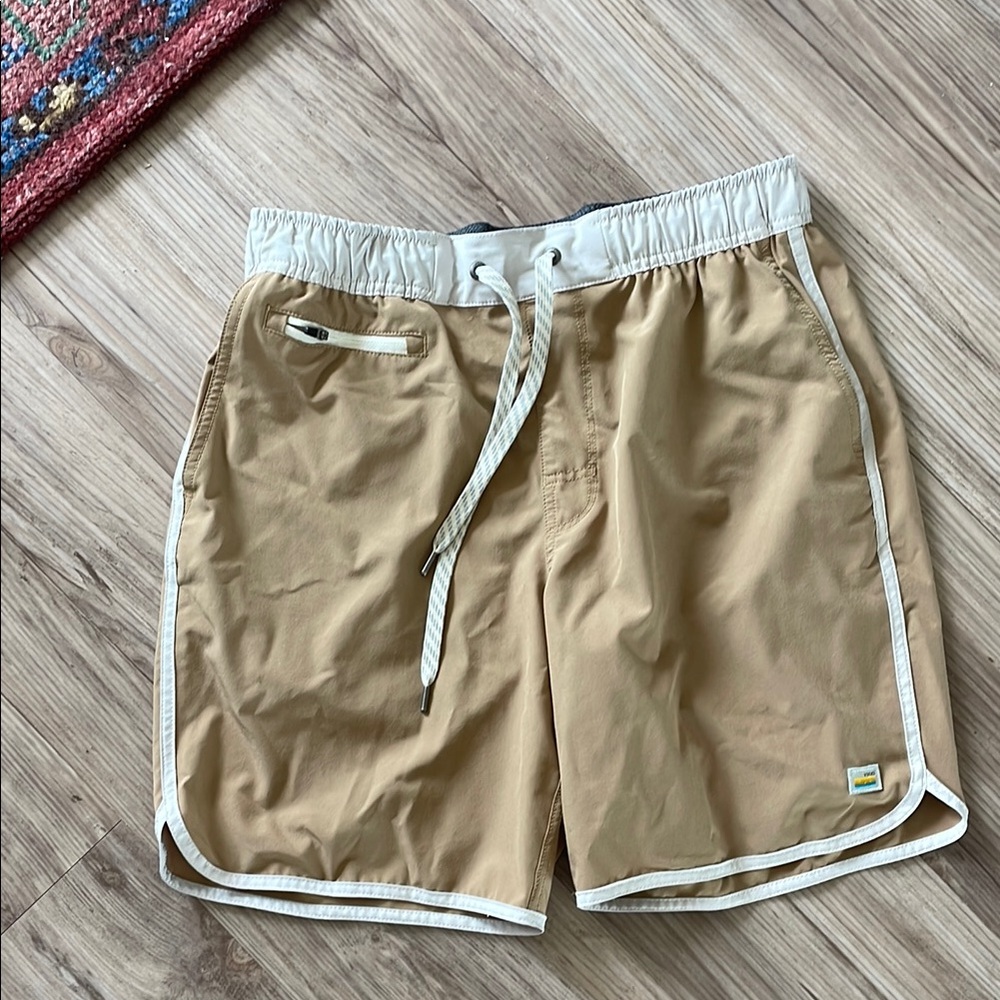 Vuori Tan Men’s Shorts (medium)